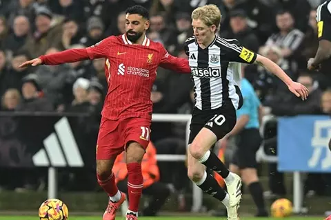 الدوري الإنجليزي.. موعد مباراة نيوكاسل ضد ليفربول والقناة الناقلة